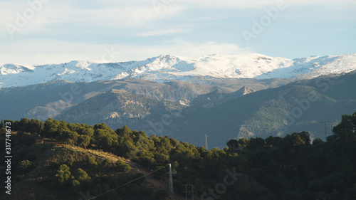 Fototapeta Naklejka Na Ścianę i Meble -  Vista de Sierra Nevada desde el mirador de San Miguel en Granada