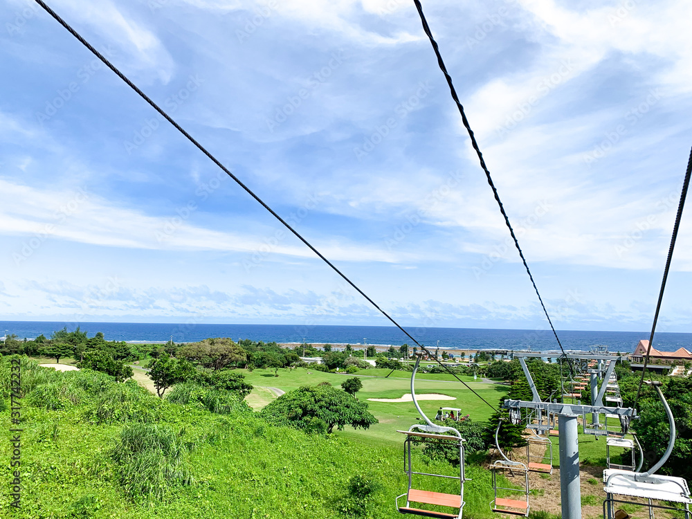 沖縄、宮古島のロープウェイから見た風景