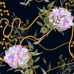 Foto auf Acrylglas Blumen- und Juwelenmuster Vintage Goldschmuck aus Halskette und rustikalen Seilen, Quasten und Gürteln mit Blättern und Hortensien.  © Julia