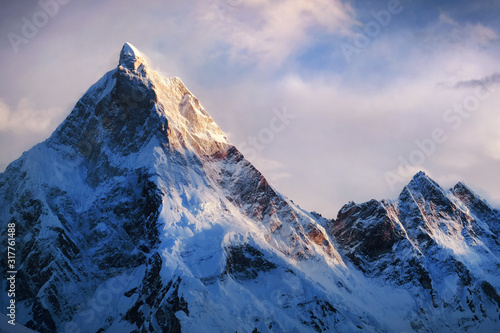 Fotografia, Obraz Panoramic view of beautiful snowy Masherbrum peak in Karakoram mountain range du