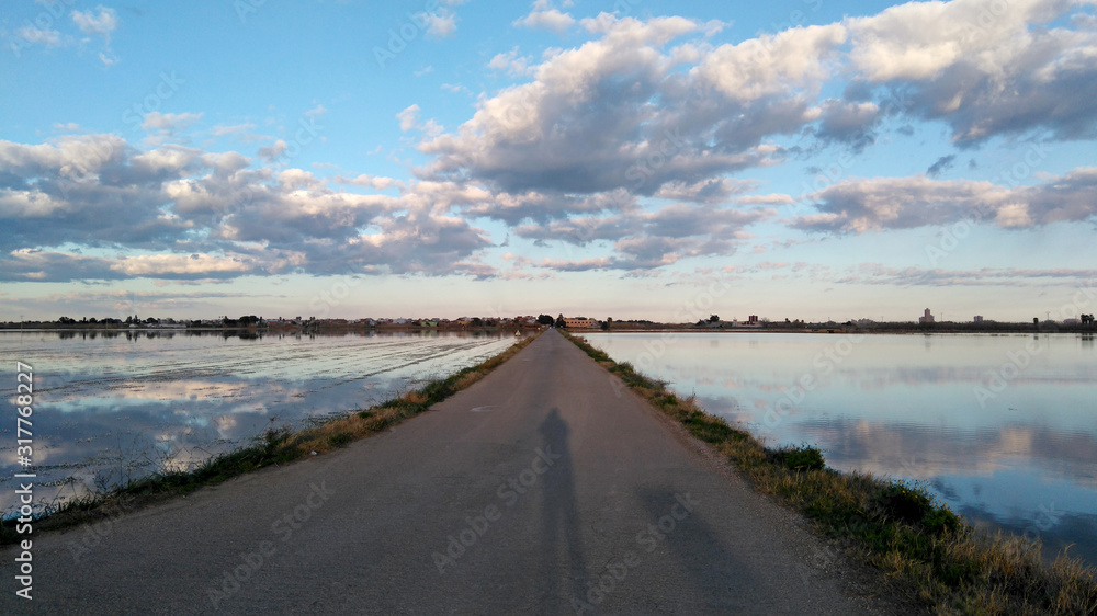 road between two waters