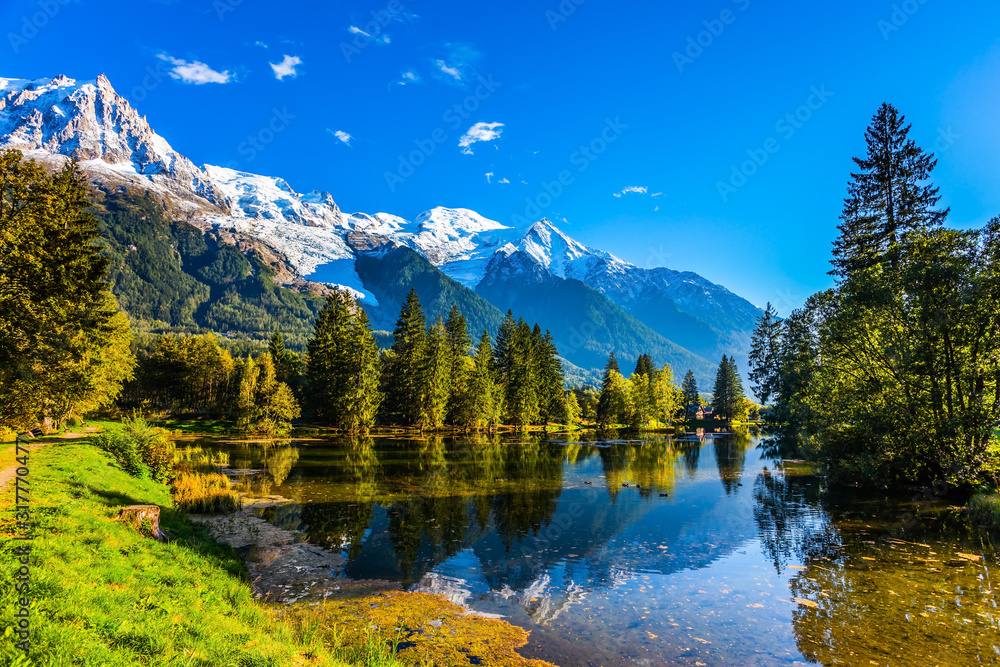  The lake reflects the forest and the blue sky - obrazy, fototapety, plakaty 