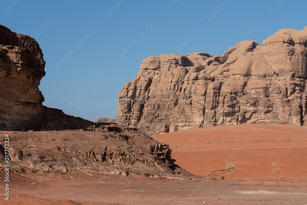 Vista panorámica del desierto de Wadi Rum, Jordania Vista panorámica del desierto de Wadi Rum, Jordania