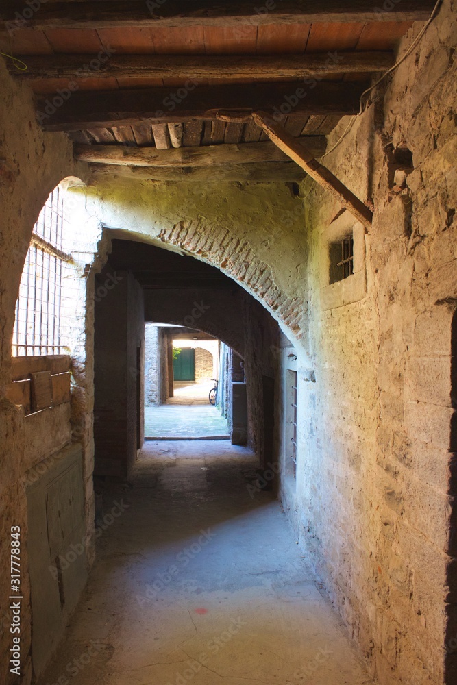 Fototapeta premium malerische Toskanische Gasse Poppi