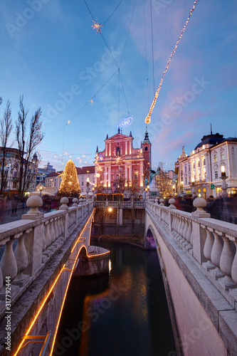 Franciscan Church of the Annunciation and the Triple Bridge over the Ljubljanica River, with Christmas decorations, Ljubljana, Slovenia