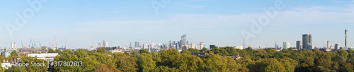 Wide panoramic view of London from Primrose hill © Claudio Divizia