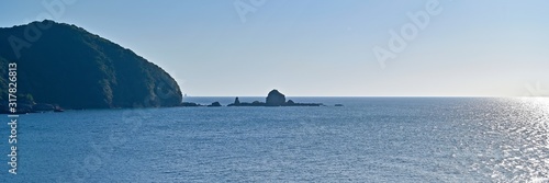 鬼海ヶ浦展望所から見た西日を浴びて輝く東シナ海の情景＠天草、熊本