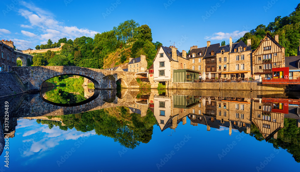 The Old bridge in the port of Dinan town, France - obrazy, fototapety, plakaty 
