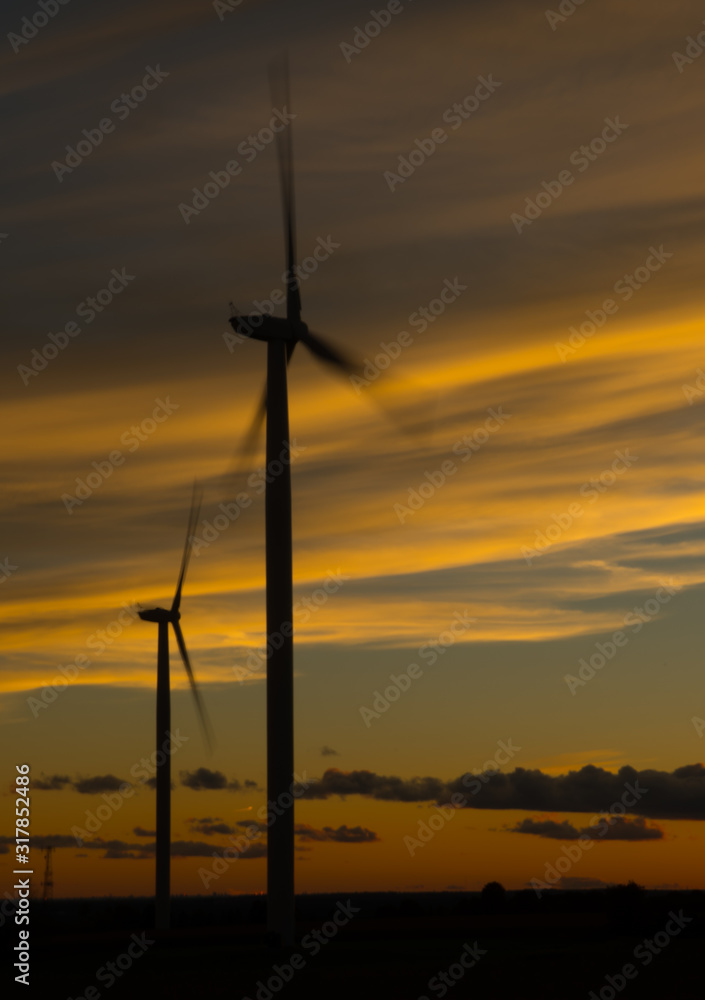Obraz premium Wind Turbines at Sunset