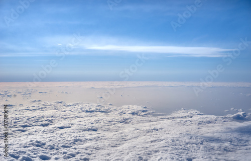 青い空と白い雲の風景