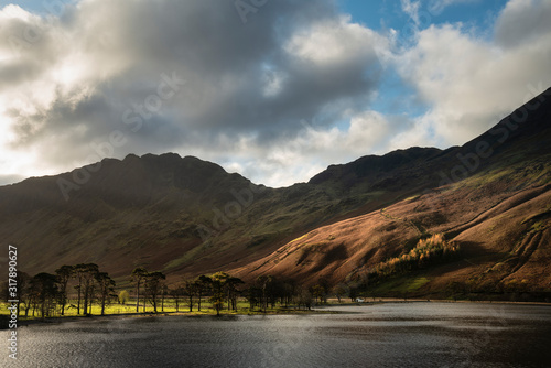 Majestic vibrant Autumn Fal...