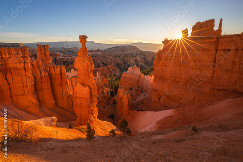 Canvas Print Sunrise Sunstar at Thors Hammer in Bryce Canyon National Park