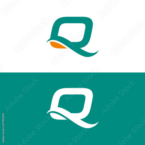 q letter logo design vector