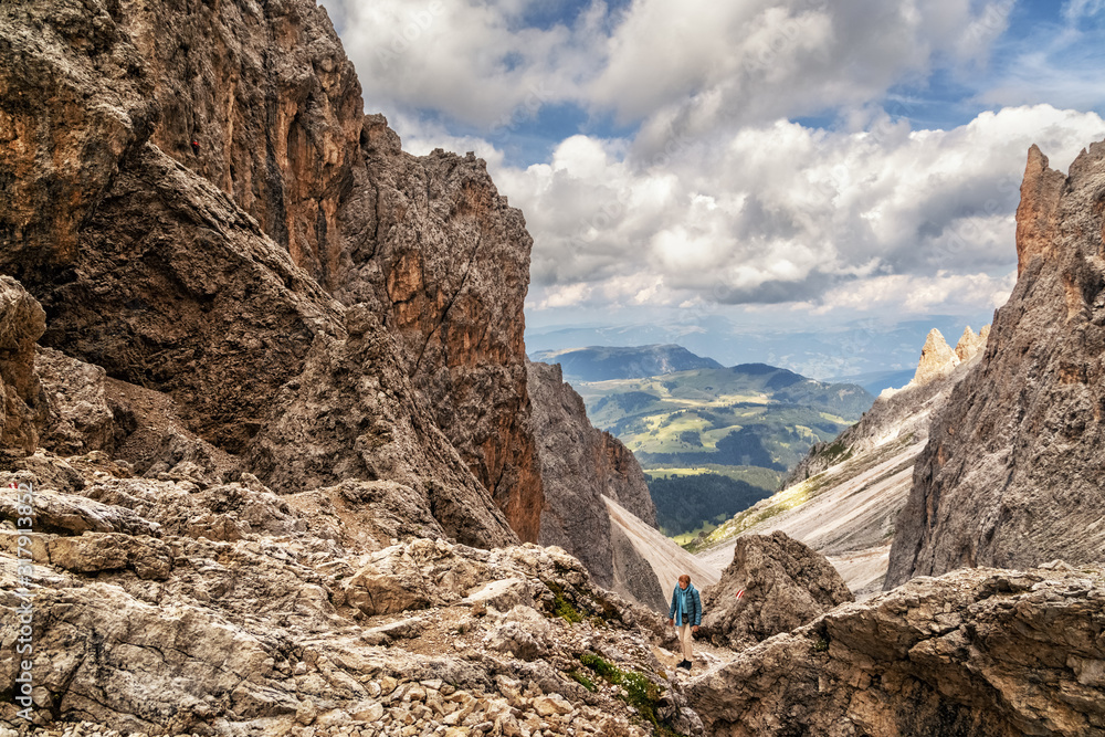 Hiking through Forcella del Sassolungo / Langkofel Col in the Dolomite Alps, South Tyrol, Italy