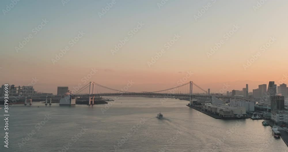 東京のタイムラプス映像 / 東京の街並みとレインボーブリッジを望む夕景