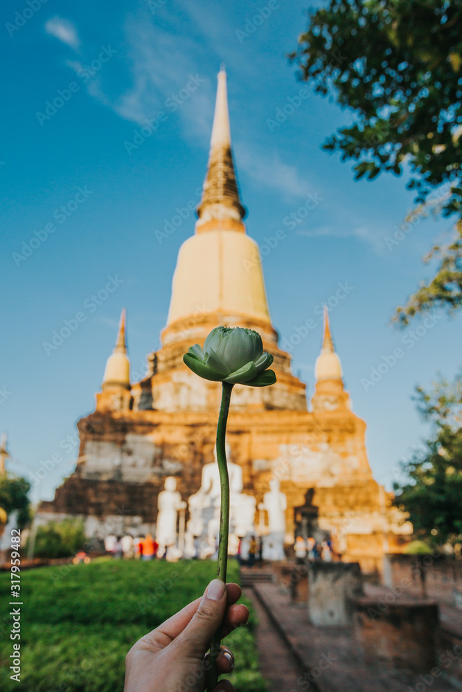 Fototapeta premium Wat Yai Chaimongkol Buddhist temple on Asahna Bucha Day. 