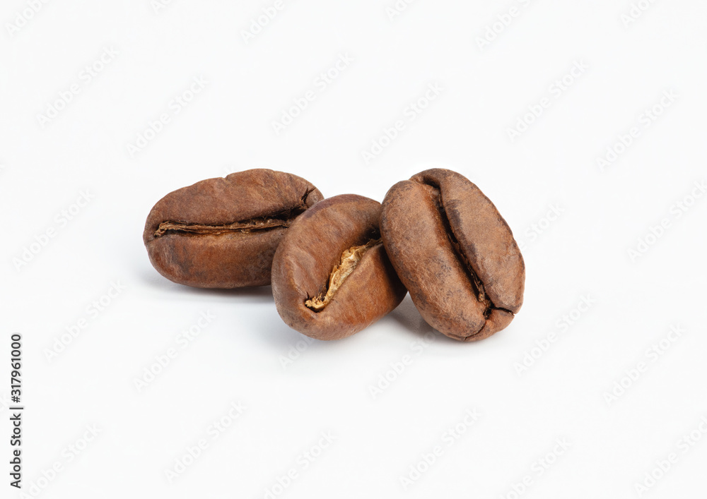 Obraz premium Coffee beans on white background, high resolution, macro.