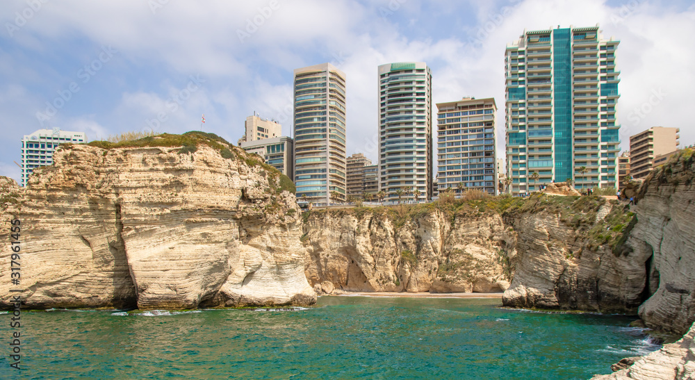 Fototapeta premium Beirut, Lebanon - probably the most popular landmark in Beirut, the Raouché Rocks are a wonderful spot visitated by thousands of tourists every day