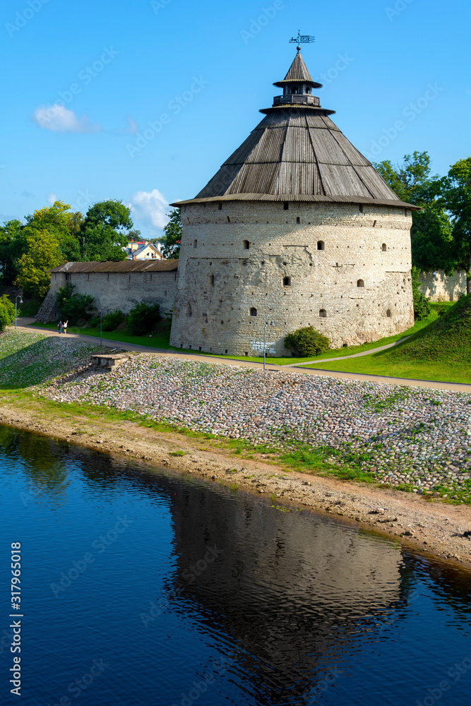 Pskov, Pokrovskaya tower and the wall of the Roundabout city on the Bank of the Velikaya river