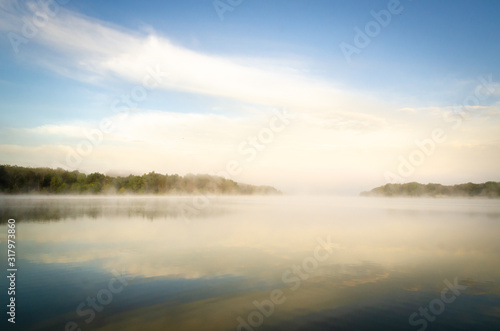 Fototapeta Naklejka Na Ścianę i Meble -  Misty morning on Uby lake, France