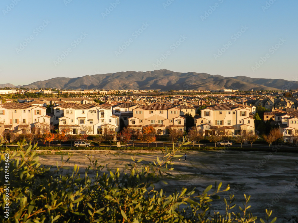 Obraz premium Houses and the mountain, Chula Vista, California, USA