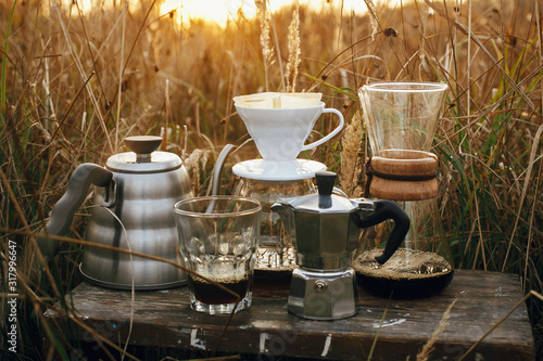 Photographie Alternative coffee brewing outdoors in travel