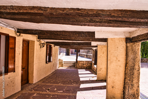 Φωτογραφία soportales de piedra y madera en pancorbo,burgos españa