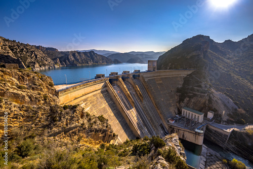 Tableau sur toile View of dam at Embalse de Santa Ana