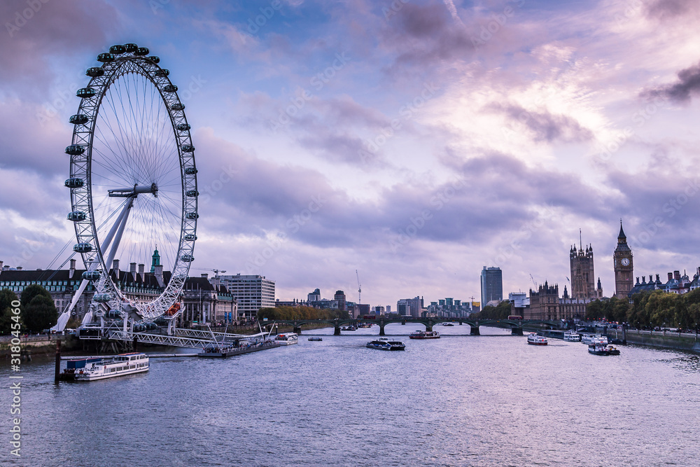 Obraz premium River Thames at twilight