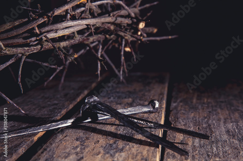 Photo Close up bloody nails and crown of thorns as symbol of passion, death and resurrection of Jesus Christ