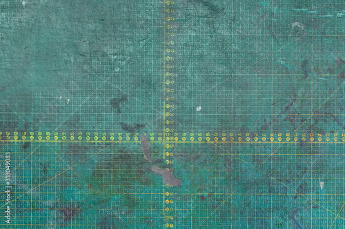 Used green cutting mat with printed grid line. Mat with non-slip and non reflective thick surface. Blade-resistant mat for crafting materials without damaging surfaces. Mat for precise jobs.