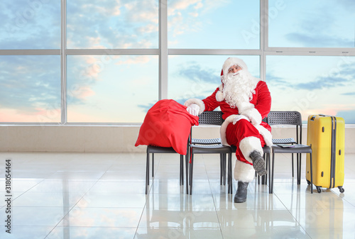 Santa Claus with luggage wa...