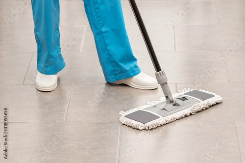 Slika na platnu woman mopping the office floor