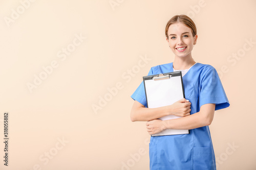 Female medical student on l...