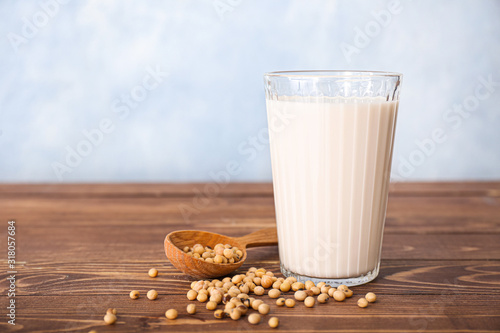 Obraz na płótnie Glass of soy milk on table
