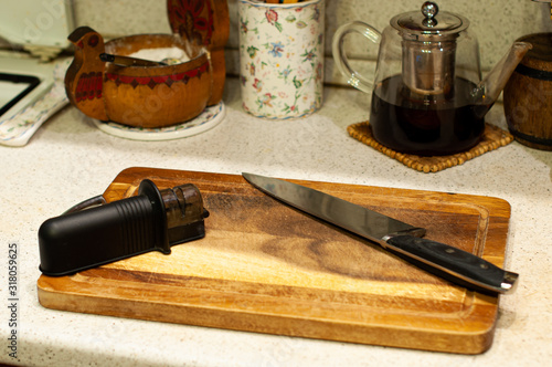 Knife and knife sharpener