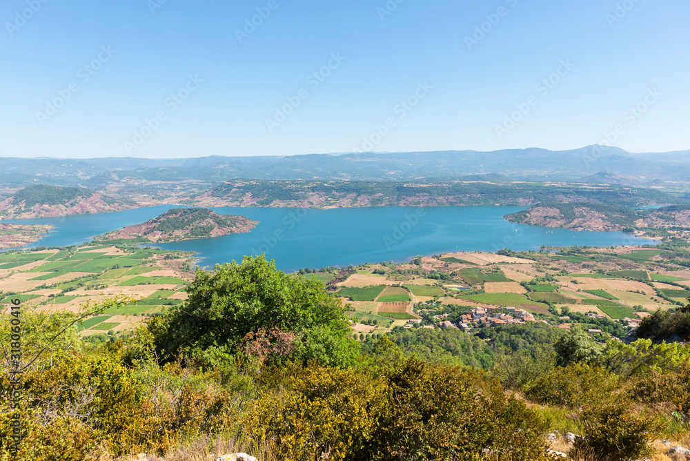 Obraz premium France. Hérault. panoramic view of the Salagou lake. vue panoramique sur le lac du Salagou.