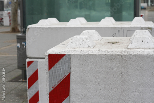 Beton Klötze als Straßensperre