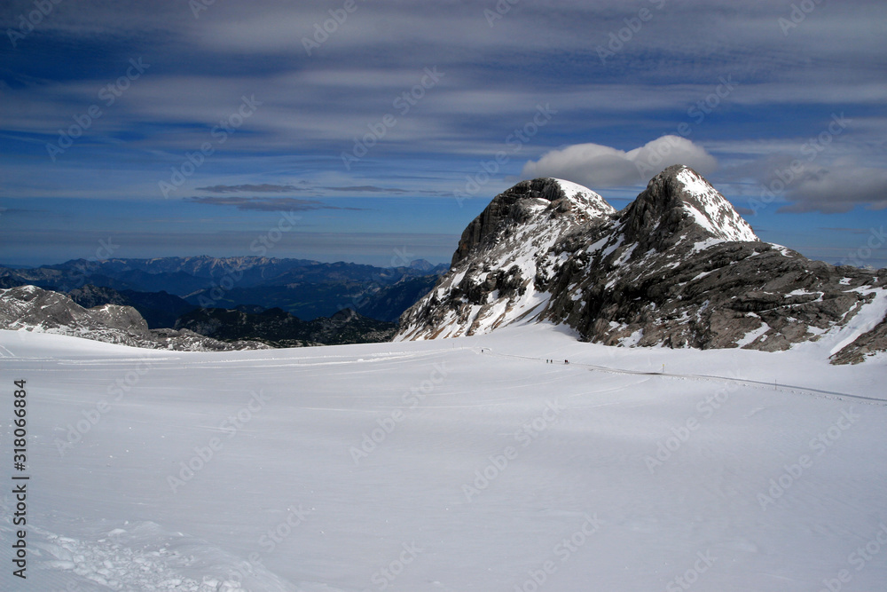 Hoher Dachstein (2995 m), the second highest mountain in the Northern Limestone Alps, Austria Hoher Dachstein (2995 m), the second highest mountain in the Northern Limestone Alps, Austria