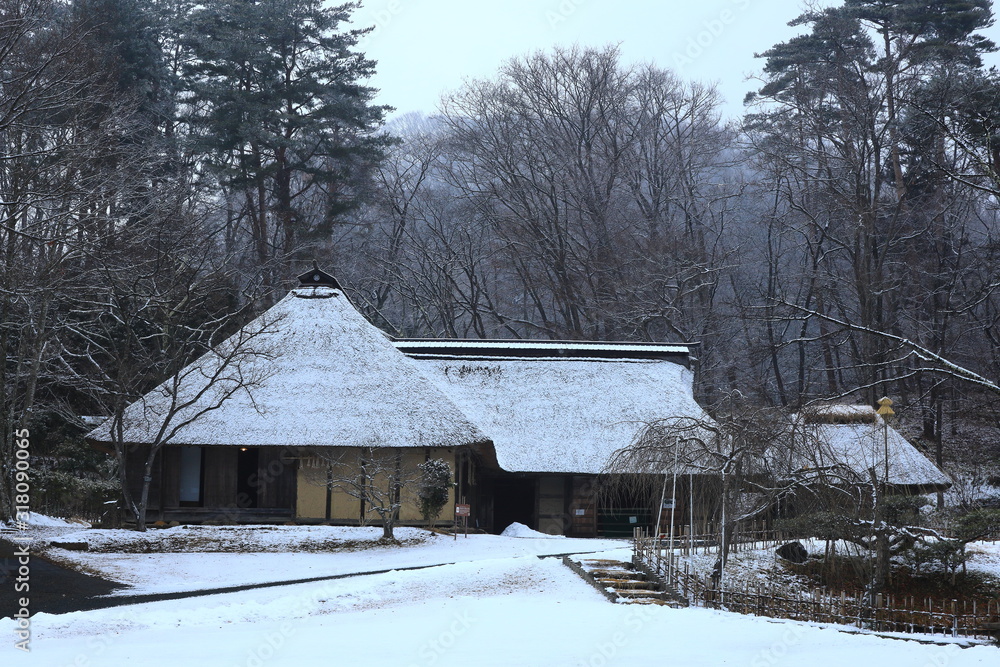 冬の古民家の風景