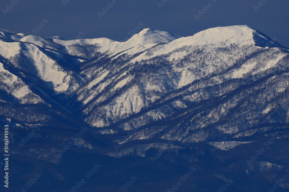 Fototapeta premium 青空と奥羽山脈