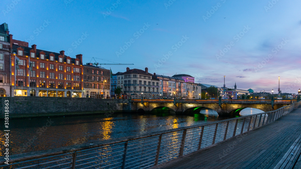 Dublín, República de Irlanda de noche