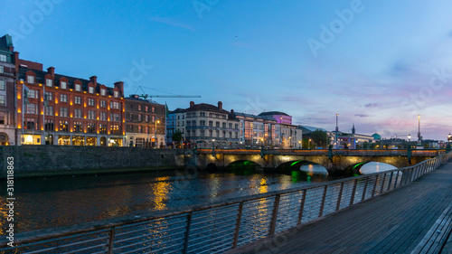 Dublín, República de Irlanda de noche