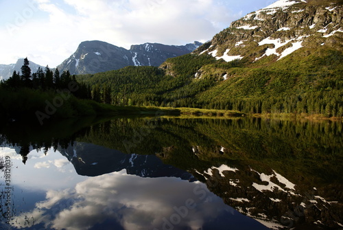 Fototapeta Naklejka Na Ścianę i Meble -  mountains reflections