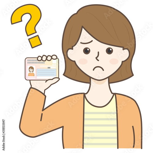 マイナンバーカードを持ってる若い女性（困る・悩む）