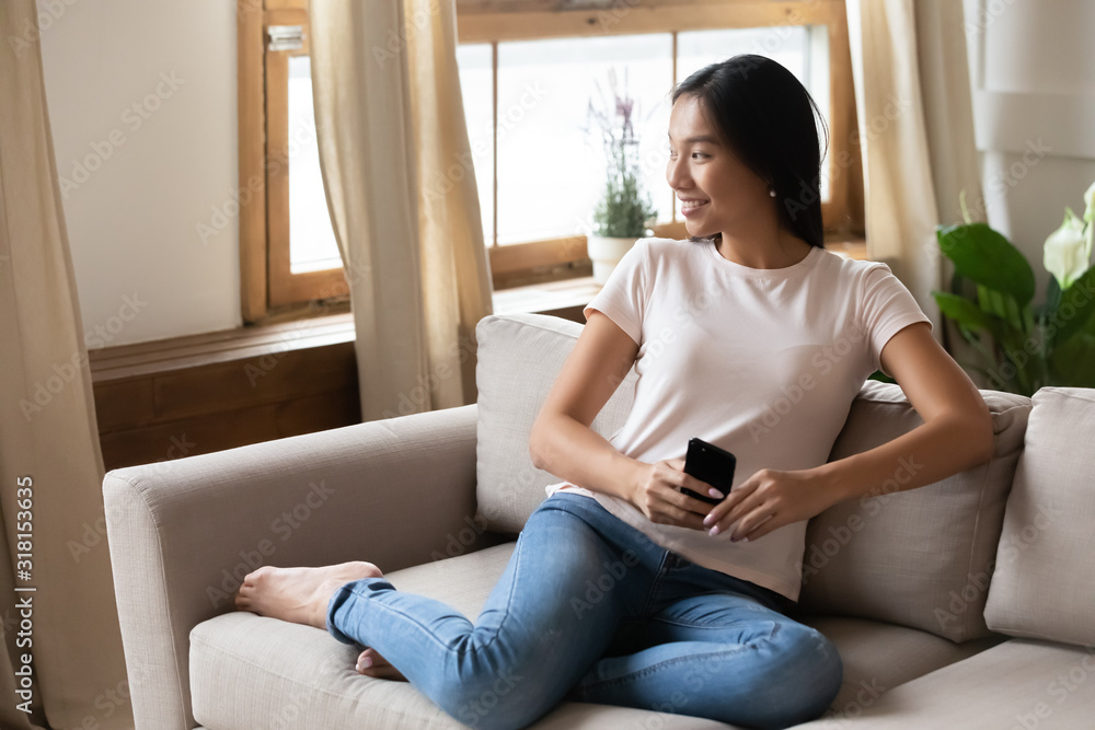 Obraz premium Dreamy Vietnamese girl look in distance visualizing
