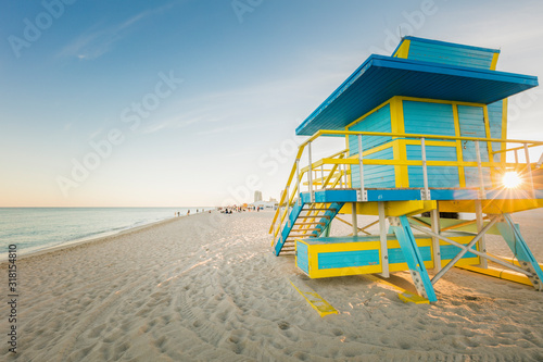 Lifeguard booth in Miami Beach © Henryk Sadura