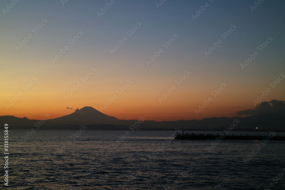 江の島から望む富士山