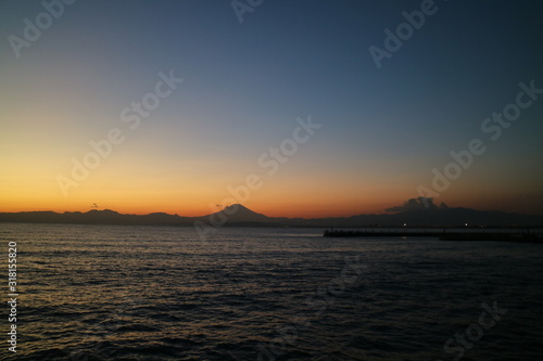 江の島から望む富士山