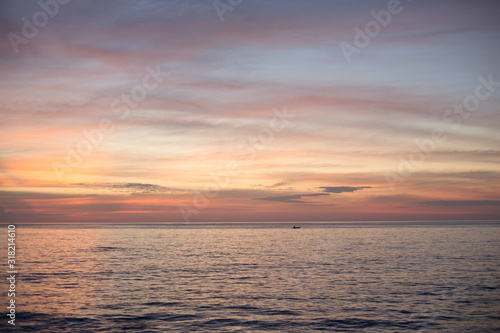 Fototapeta Naklejka Na Ścianę i Meble -  Sea pink sunset. Beautiful color clouds.
